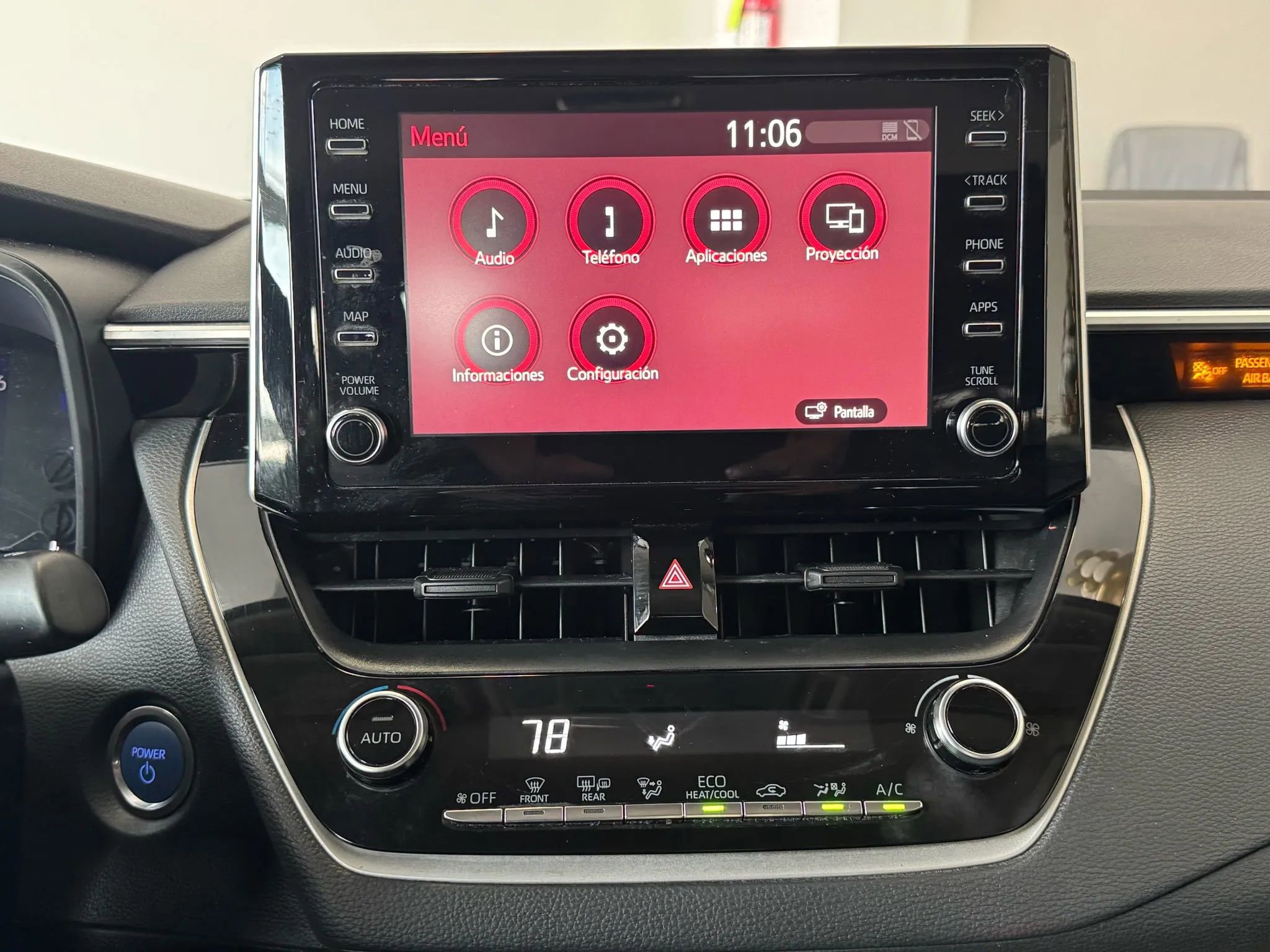 Used 2020 Toyota Corolla LE image 16