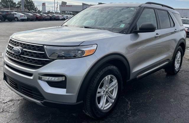 Used 2021 Ford Explorer XLT w/ Equipment Group 202A image 4