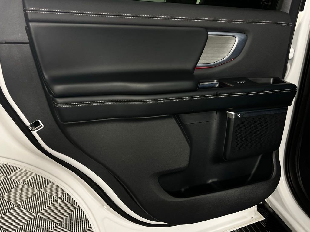 Used 2025 Ford Expedition Platinum image 26
