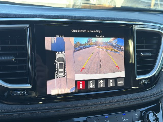 Used 2026 Chrysler Pacifica Pinnacle FWD image 31