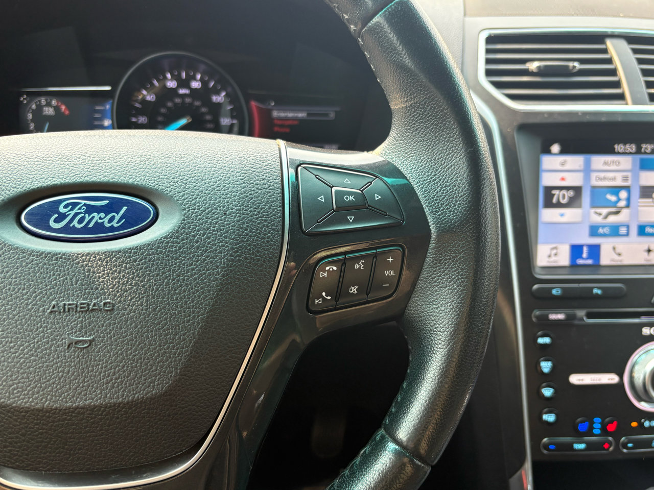 Used 2017 Ford Explorer Limited image 16