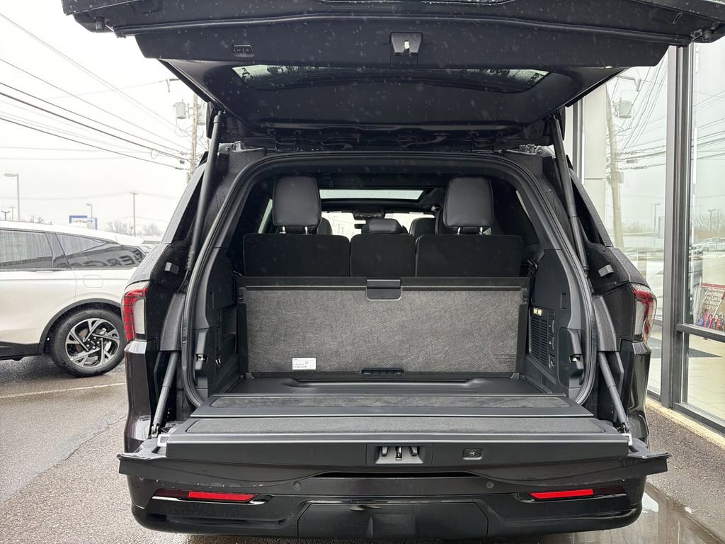 New 2025 Lincoln Navigator Reserve w/ Jet Appearance Package image 12