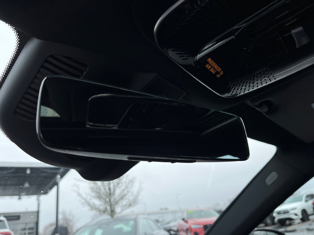 Used 2025 Mercedes-Benz C 300 4MATIC Sedan image 26