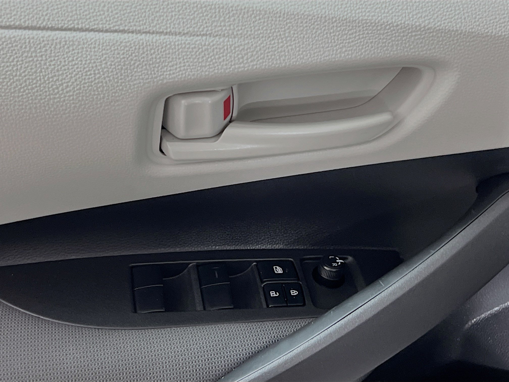 Used 2025 Toyota Corolla LE FWD image 17