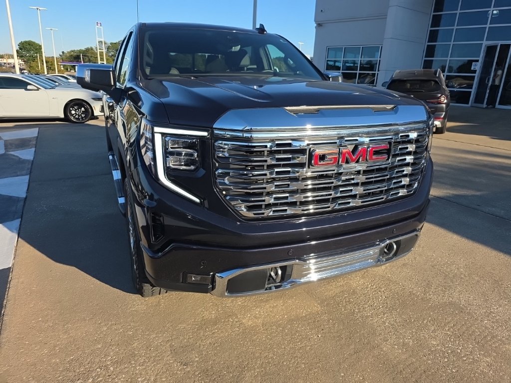 Used 2025 GMC Sierra 1500 Denali w/ Technology Package AWD/4WD image 11