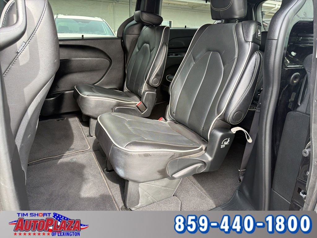 Used 2025 Chrysler Pacifica Limited FWD image 23