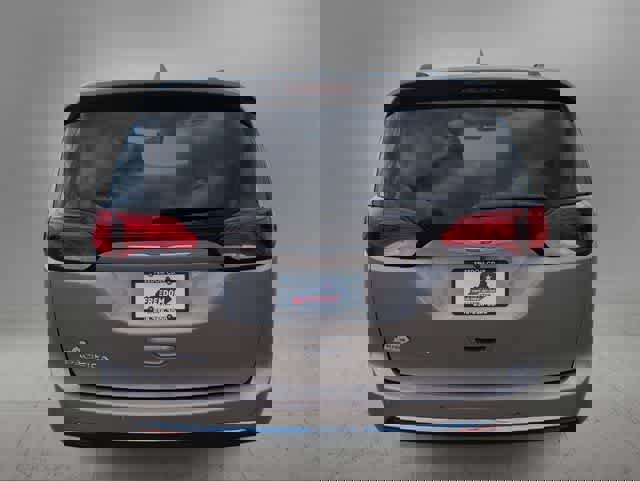 Used 2018 Chrysler Pacifica Touring-L Plus w/ Advanced Safetytec Group image 7