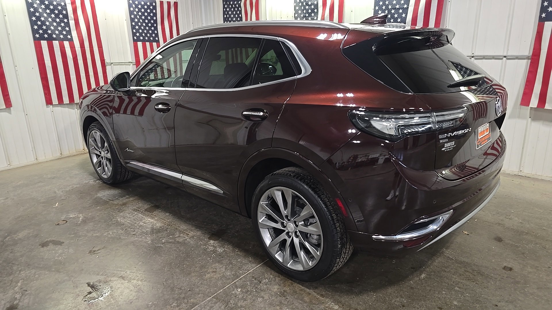 Used 2021 Buick Envision Avenir w/ Technology Package II image 2