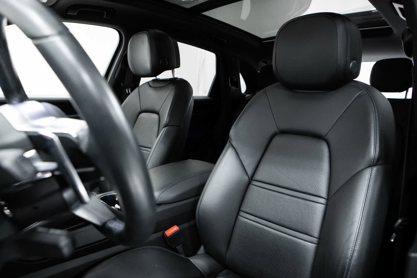 Certified 2023 Porsche Cayenne AWD/4WD image 5