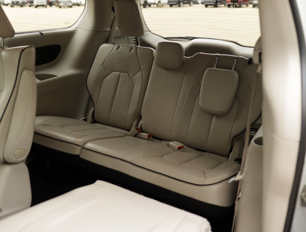 Used 2018 Chrysler Pacifica Limited w/ Advanced Safetytec Group image 32