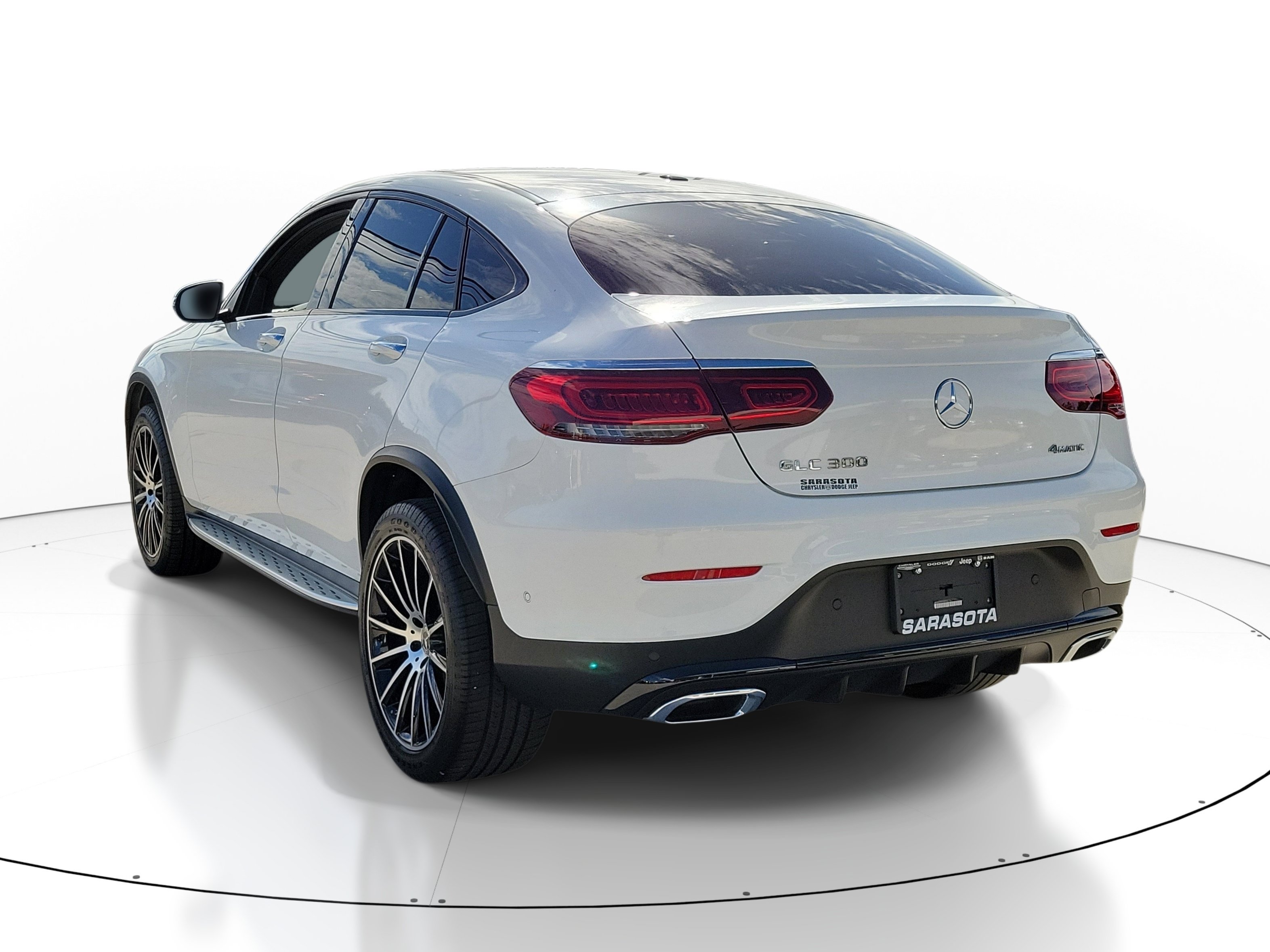 Used 2021 Mercedes-Benz GLC 300 4MATIC Coupe image 4