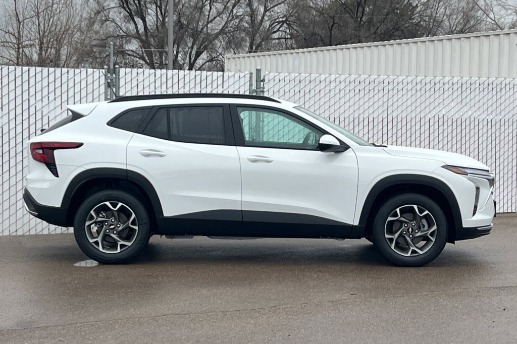 New 2026 Chevrolet Trax LT image 3