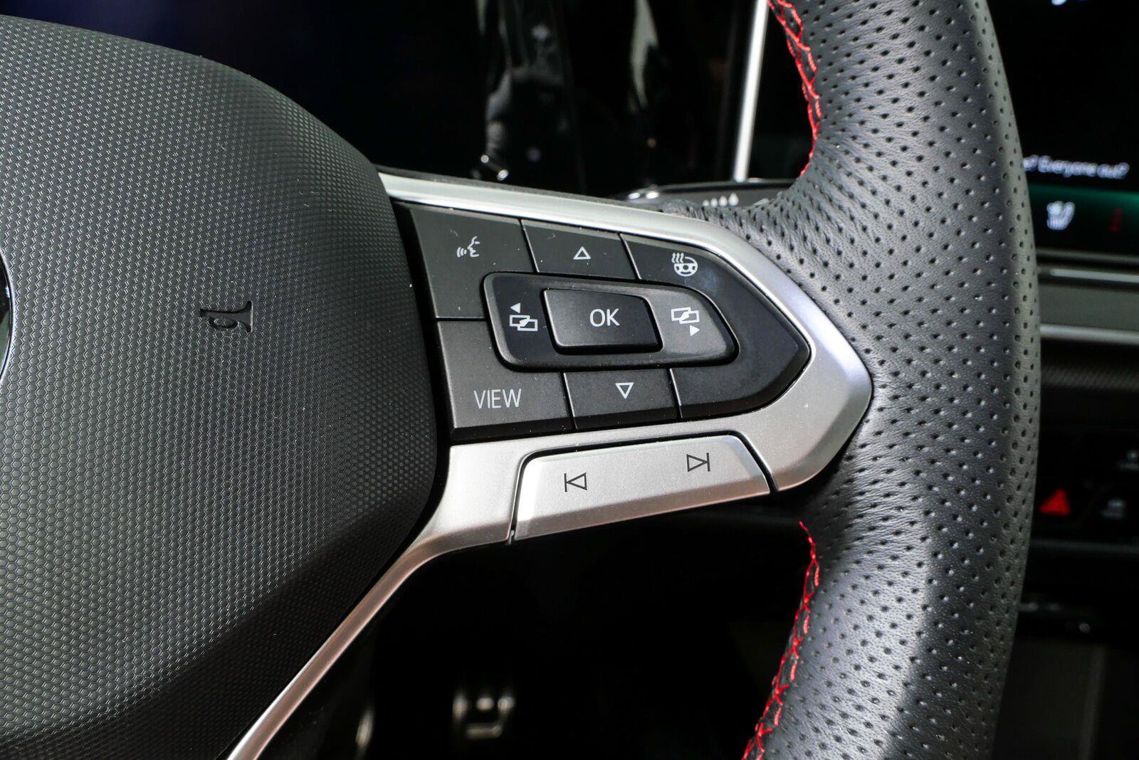 Used 2025 Volkswagen GTI SE FWD image 11