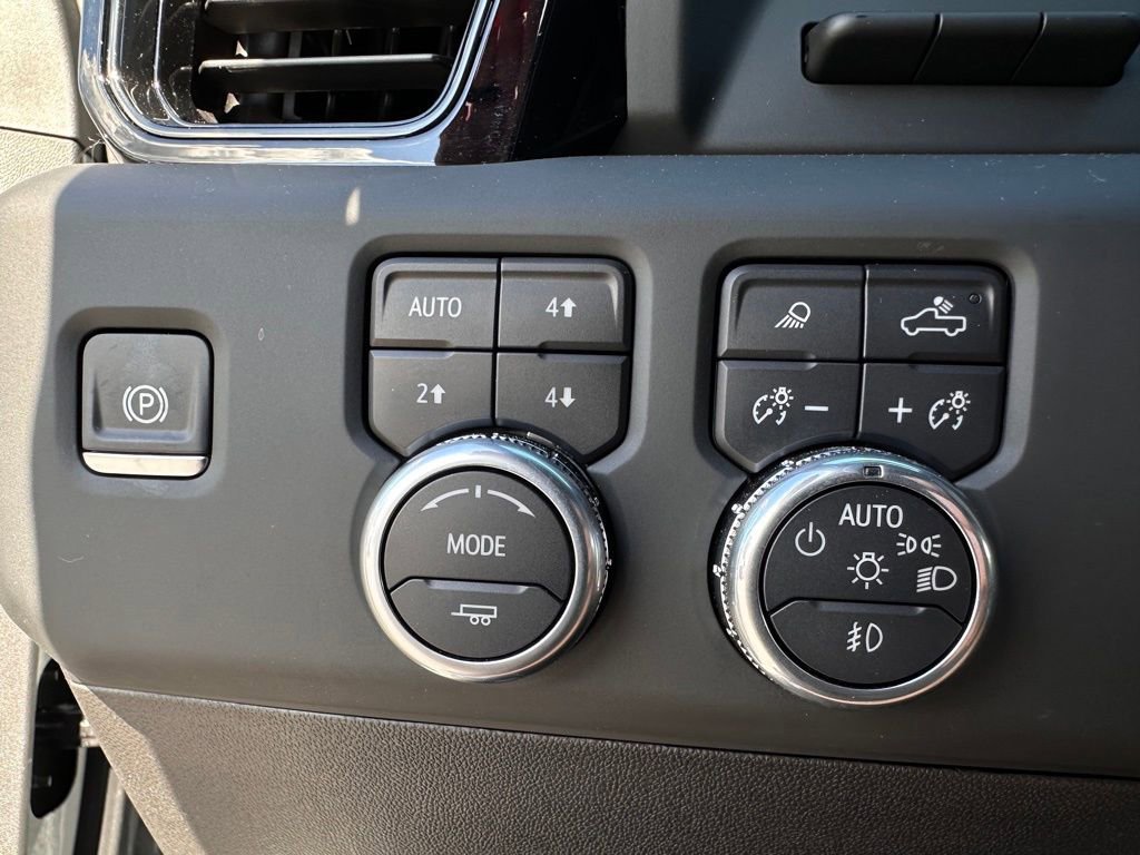 Used 2024 GMC Sierra 2500 AT4 w/ AT4 Premium Plus Package AWD/4WD image 38