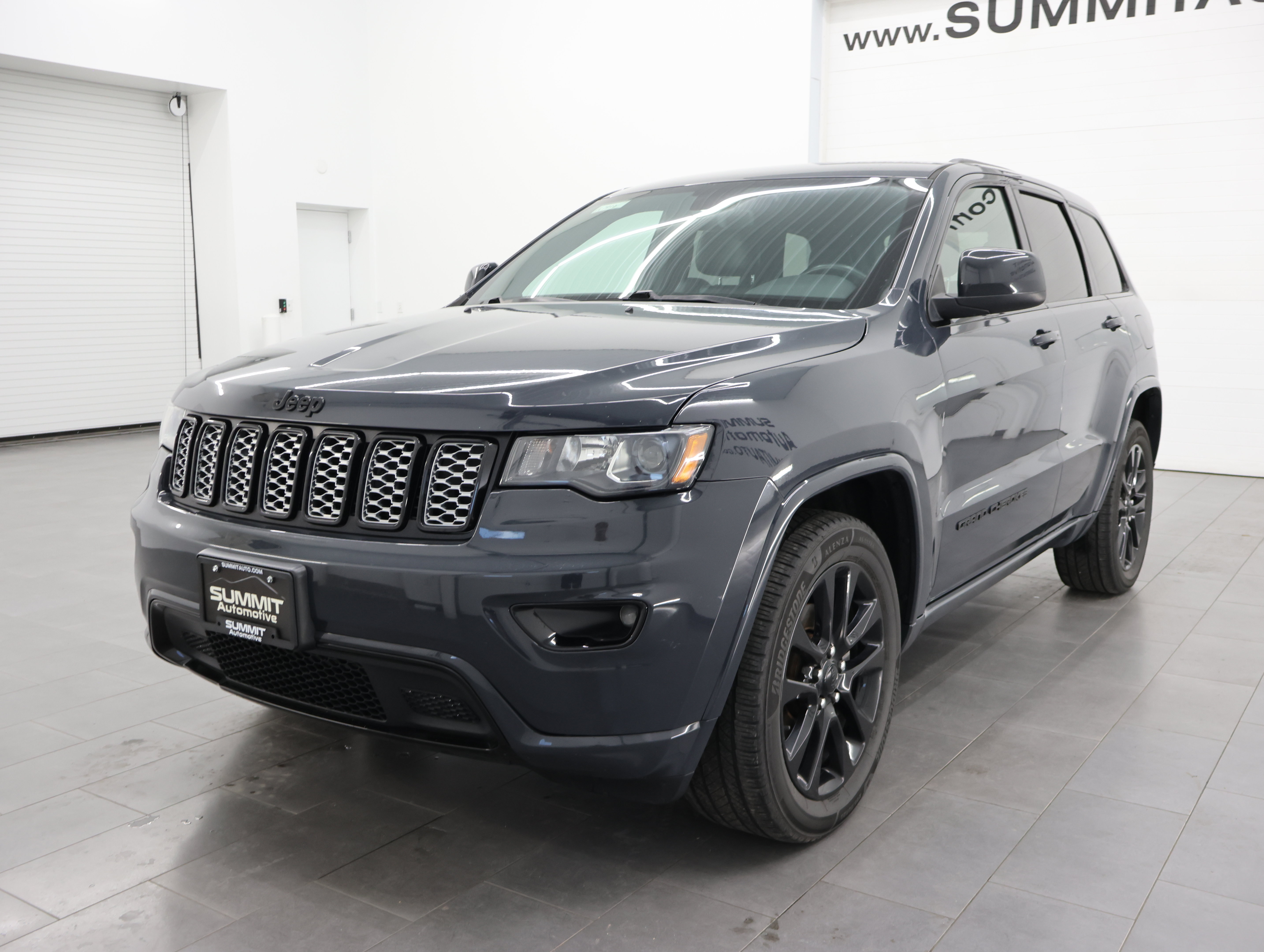 Used 2018 Jeep Grand Cherokee Altitude AWD/4WD image 6