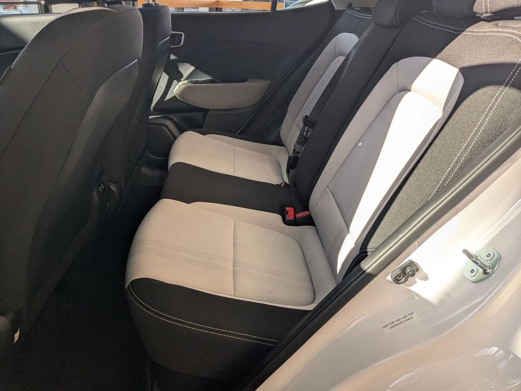 Used 2025 Hyundai Venue SEL image 22