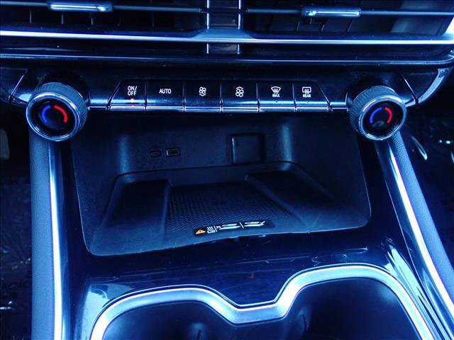 Used 2025 Chevrolet Traverse LT image 22