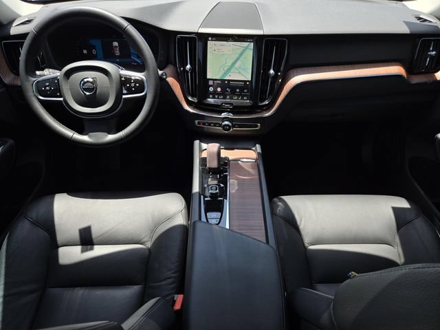 Used 2024 Volvo XC60 B5 Plus AWD/4WD image 17