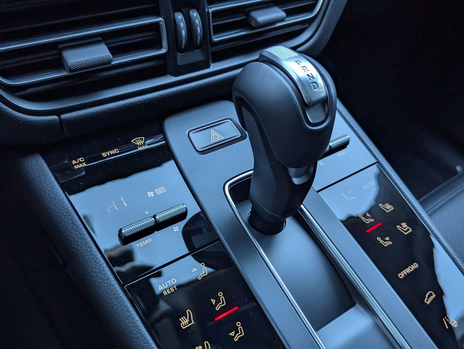 Certified 2025 Porsche Macan image 20