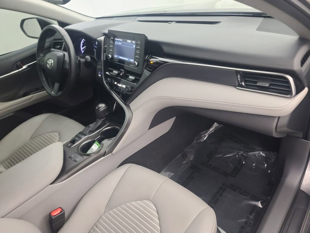 Used 2022 Toyota Camry SE w/ Cold Weather Package image 14