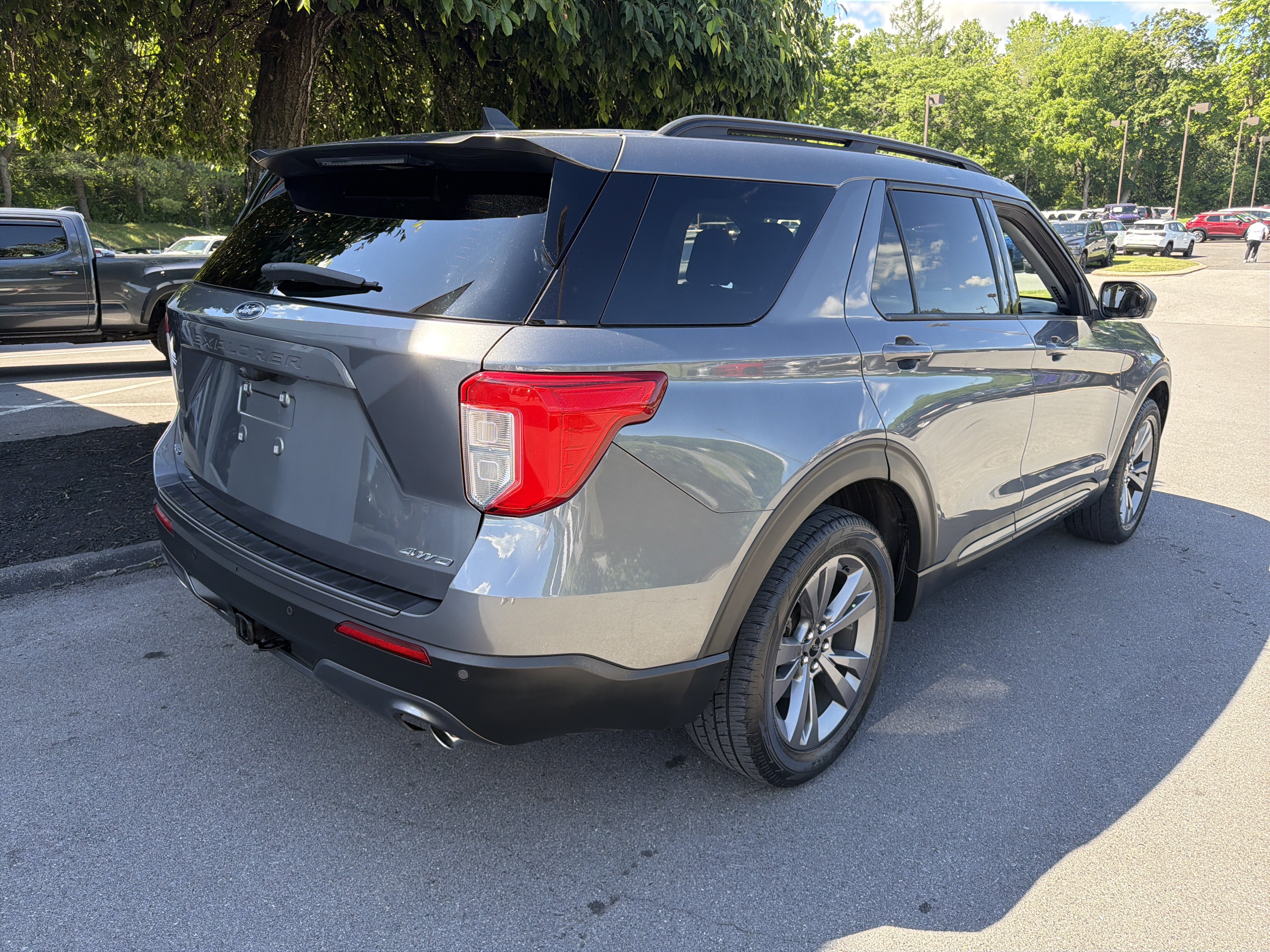 Used 2021 Ford Explorer XLT w/ Equipment Group 202A AWD/4WD image 3