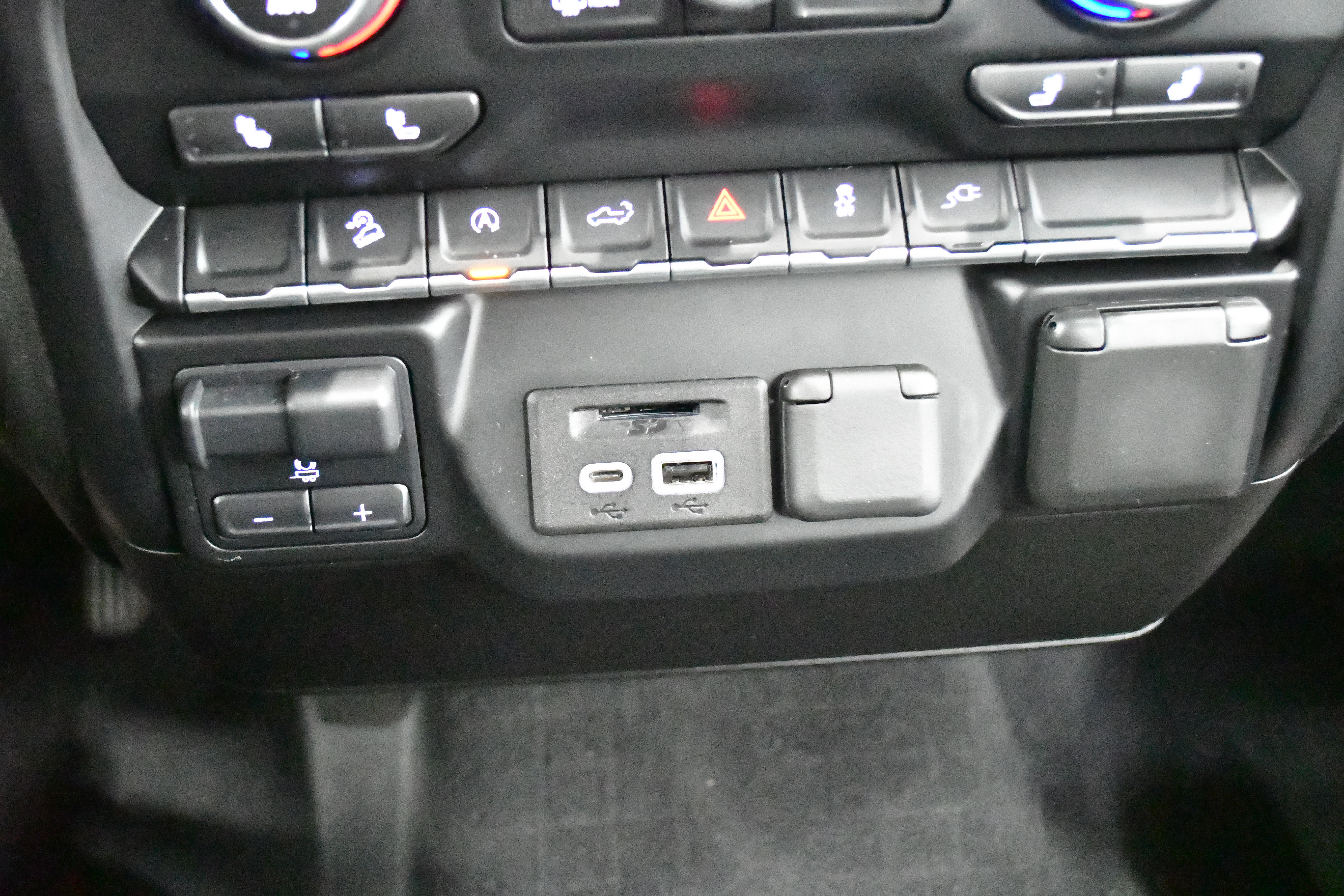 Used 2022 Chevrolet Silverado 1500 LT AWD/4WD image 28