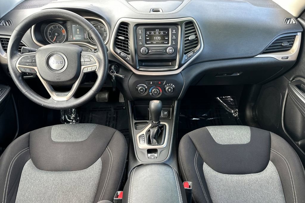 Used 2016 Jeep Cherokee Sport FWD image 13