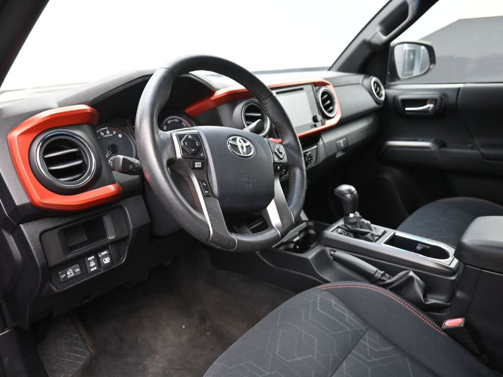 Used 2017 Toyota Tacoma TRD Sport w/ Tow Package image 18