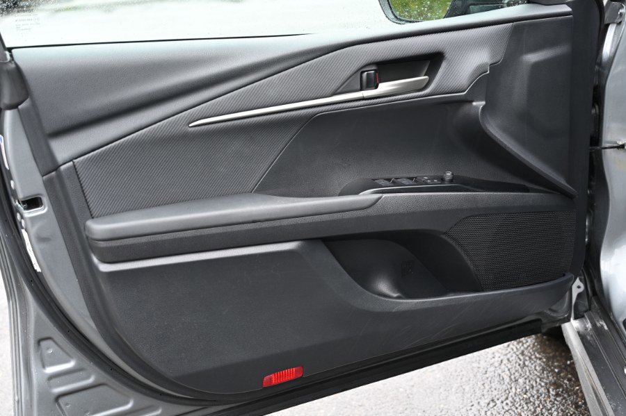 Used 2025 Toyota Camry SE image 17