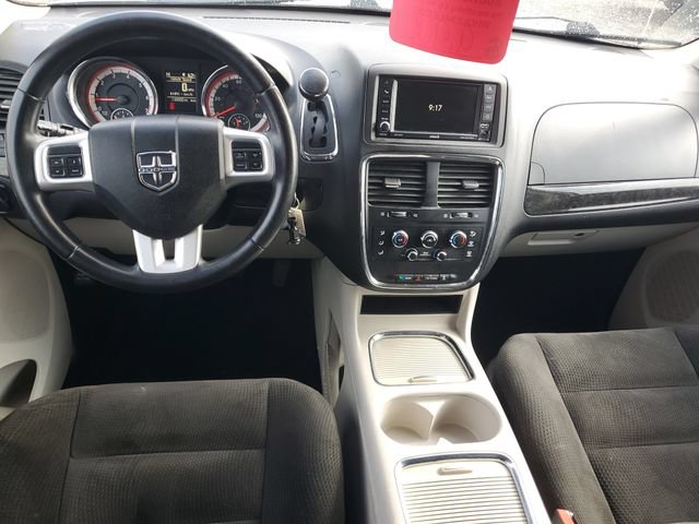 Used 2015 Dodge Grand Caravan SXT w/ Rear Park Assist Package FWD image 11