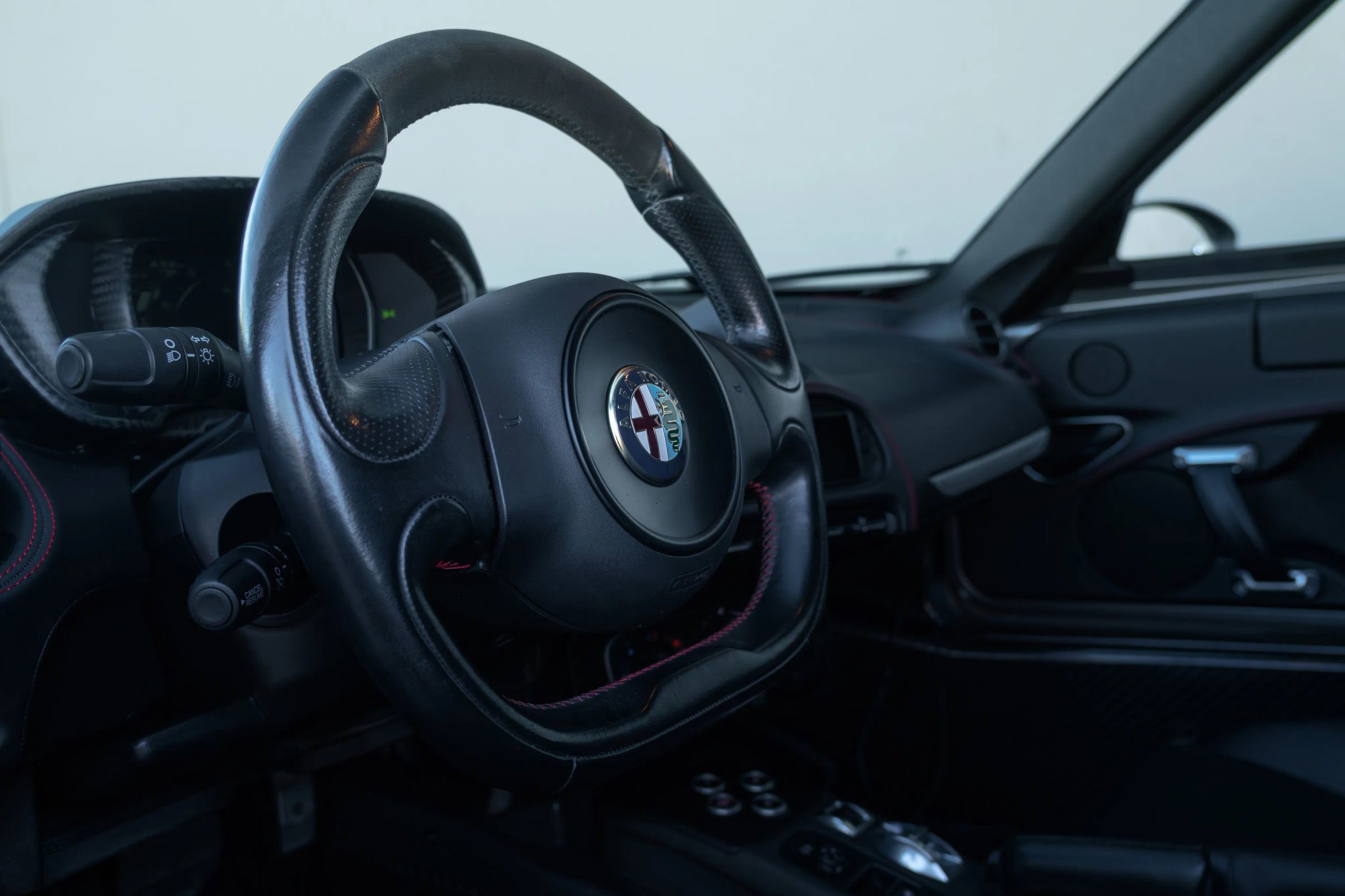 Used 2015 Alfa Romeo 4C Coupe w/ Leather Interior Group RWD image 14