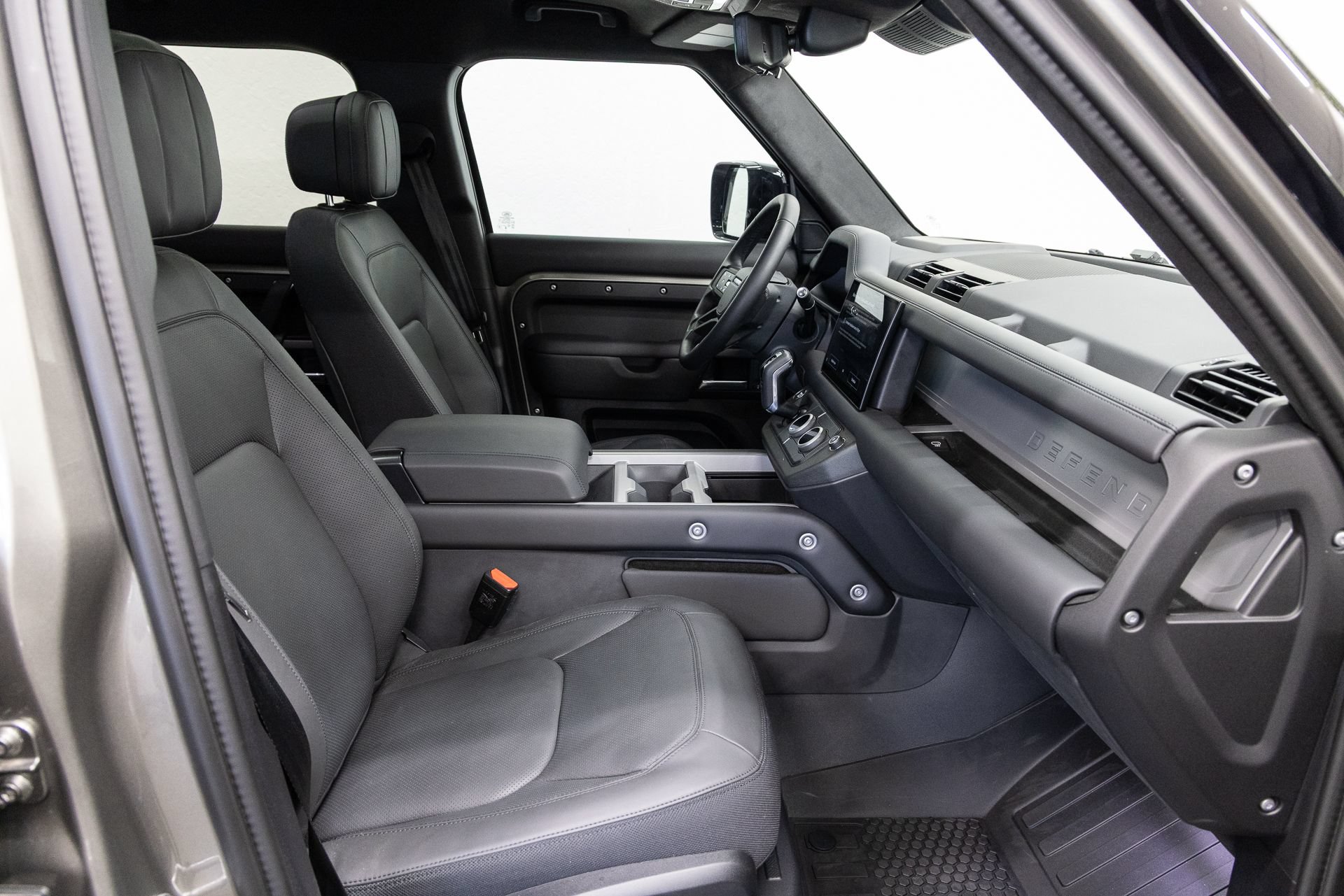 Used 2025 Land Rover Defender 110 X AWD/4WD image 14