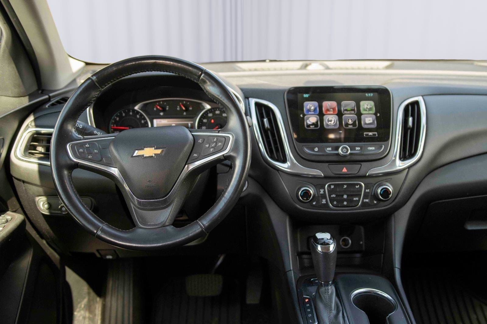 Used 2018 Chevrolet Equinox LT w/ Sun & Infotainment Package image 3