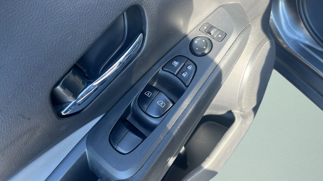 Used 2023 Nissan Kicks SR w/ SR Premium Package FWD image 10