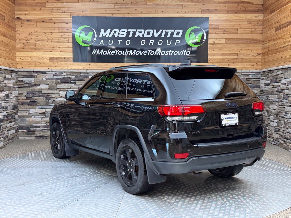 Used 2020 Jeep Grand Cherokee Laredo AWD/4WD image 16