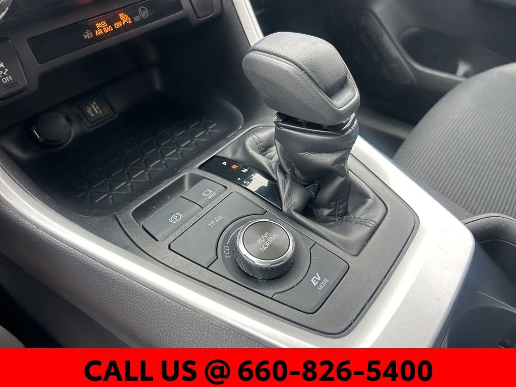 Used 2025 Toyota RAV4 LE AWD/4WD image 24