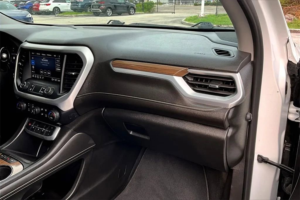 Used 2021 GMC Acadia SLE w/ Driver Convenience Package image 16