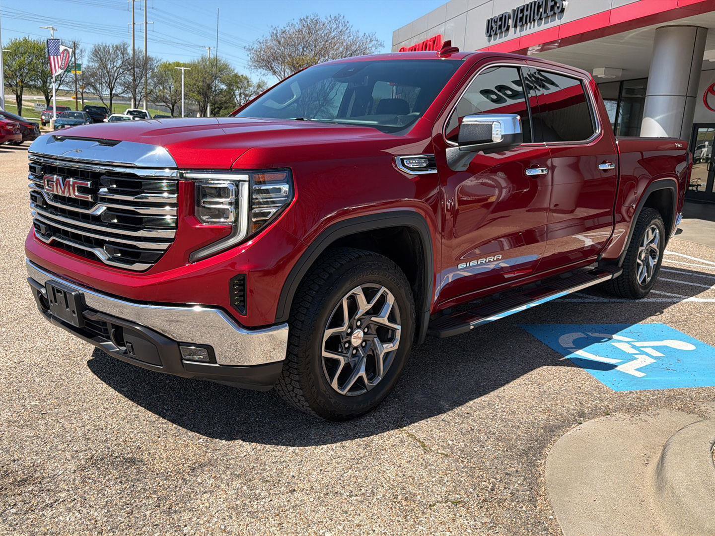 Used 2023 GMC Sierra 1500 SLT image 9
