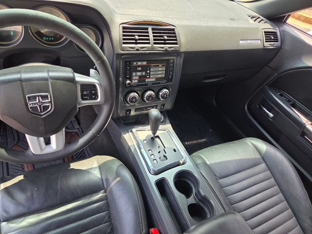 Used 2014 Dodge Challenger SXT RWD image 10