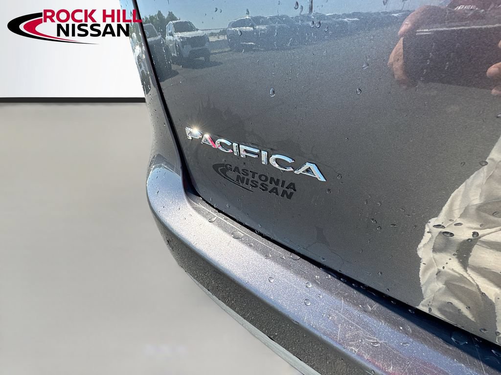 Used 2023 Chrysler Pacifica Touring-L FWD image 36