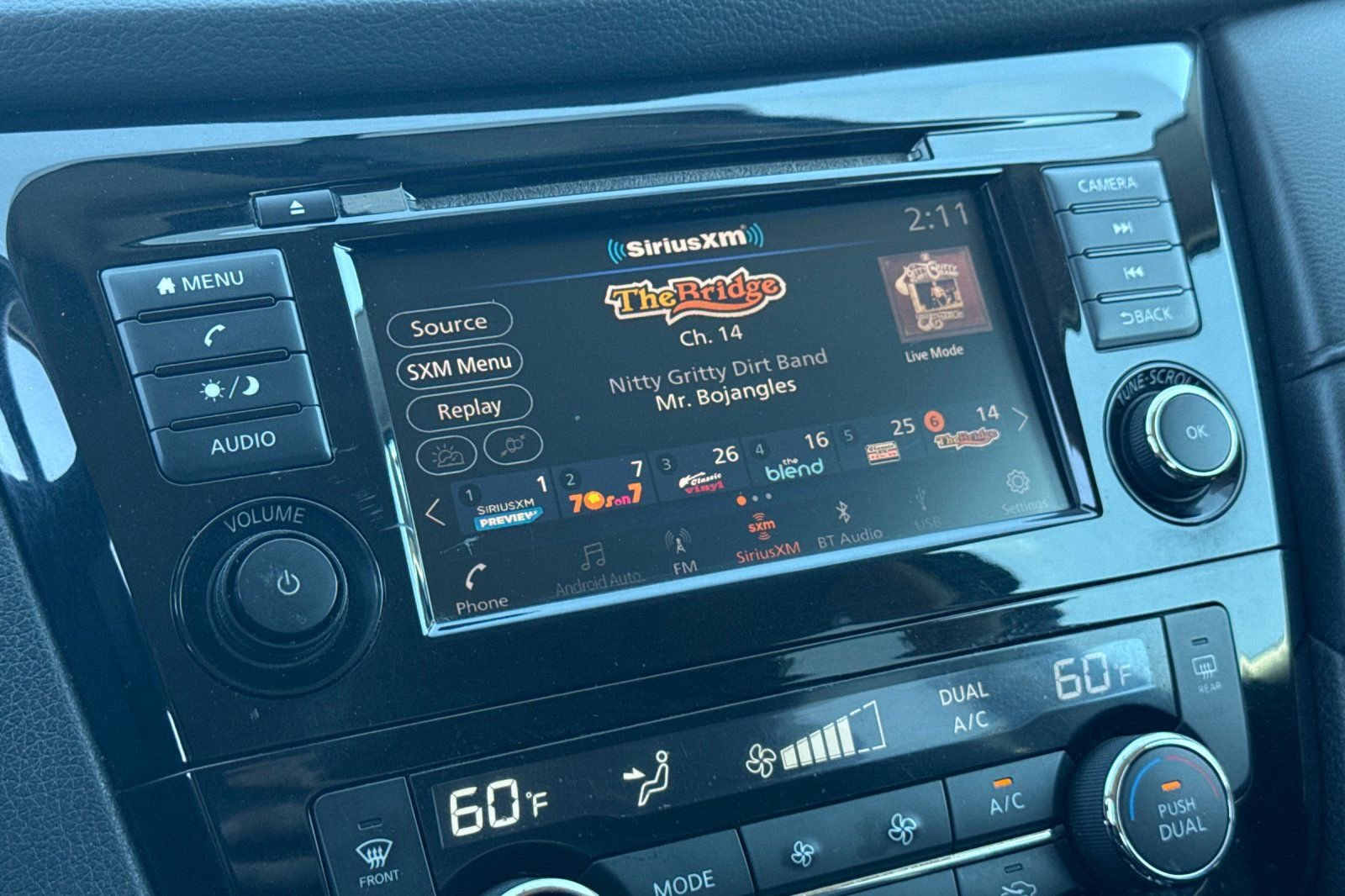 Used 2018 Nissan Rogue SV image 15