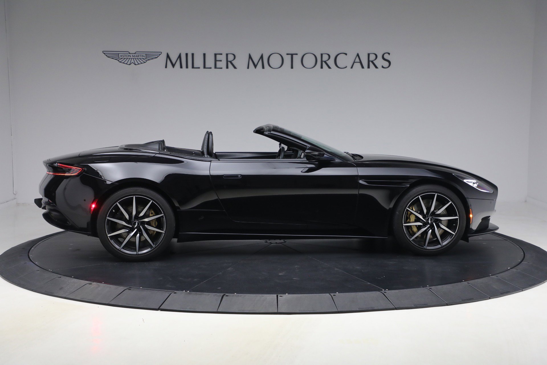 Used 2020 Aston Martin DB11 Volante image 9