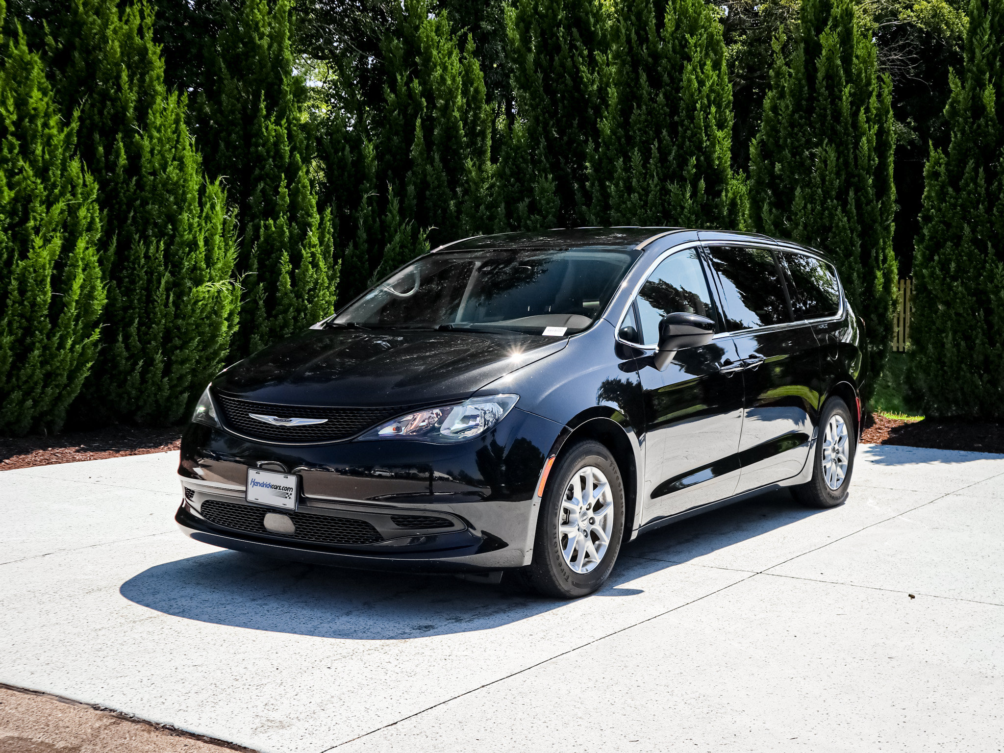 Used 2023 Chrysler Voyager LX FWD image 5