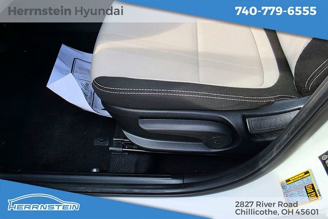 Used 2025 Hyundai Venue SEL FWD image 15