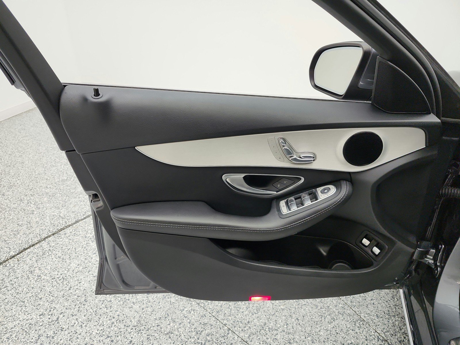 Used 2018 Mercedes-Benz C 350e Sedan image 13