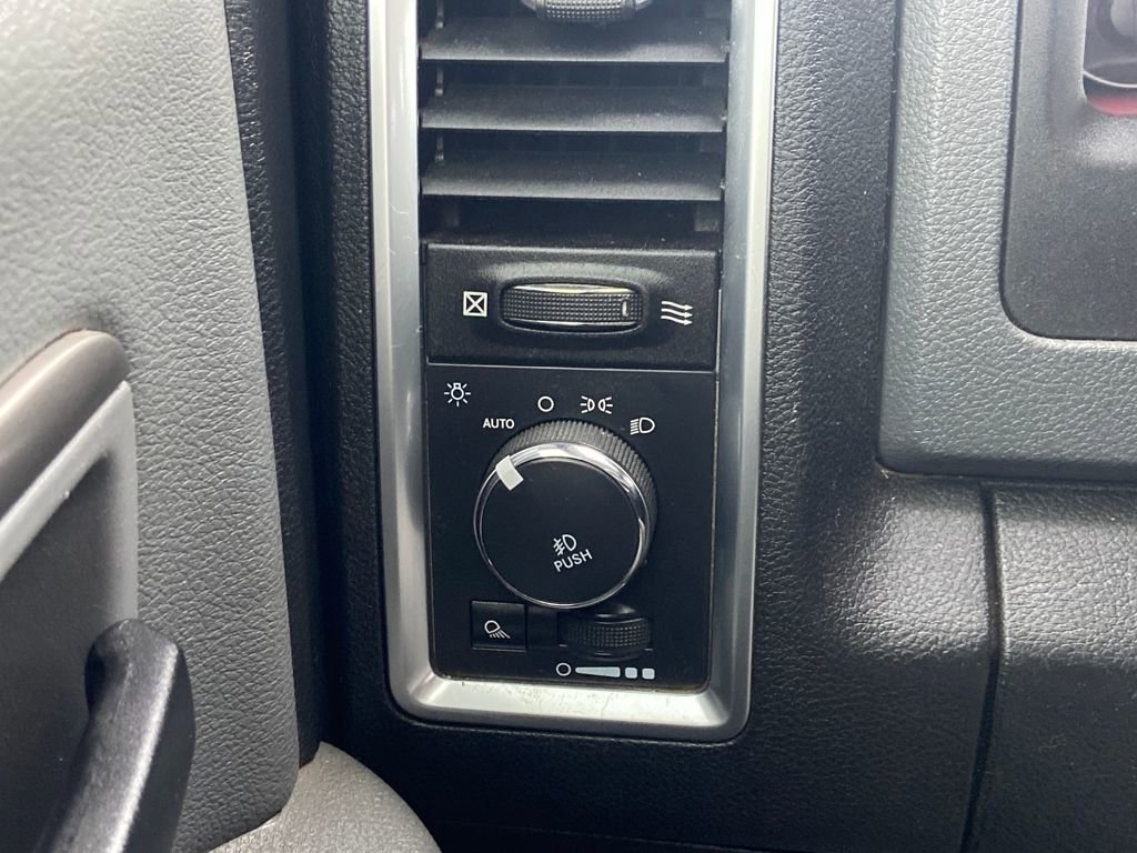 Used 2015 RAM 1500 Outdoorsman image 29