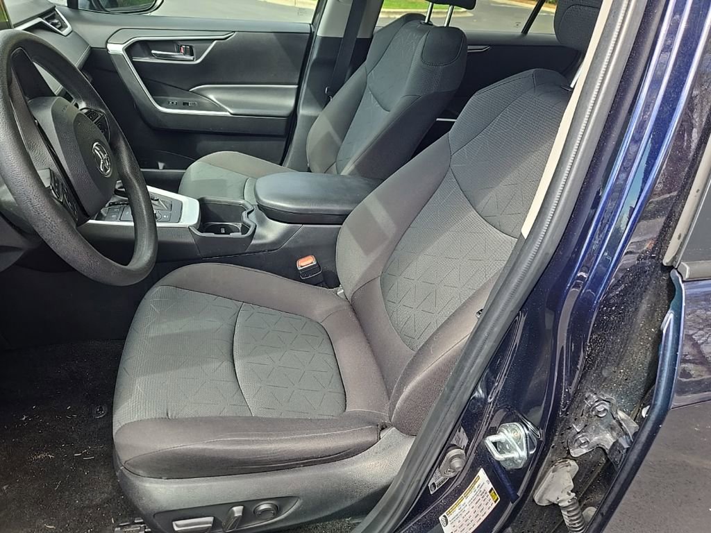 Used 2024 Toyota RAV4 XLE image 2