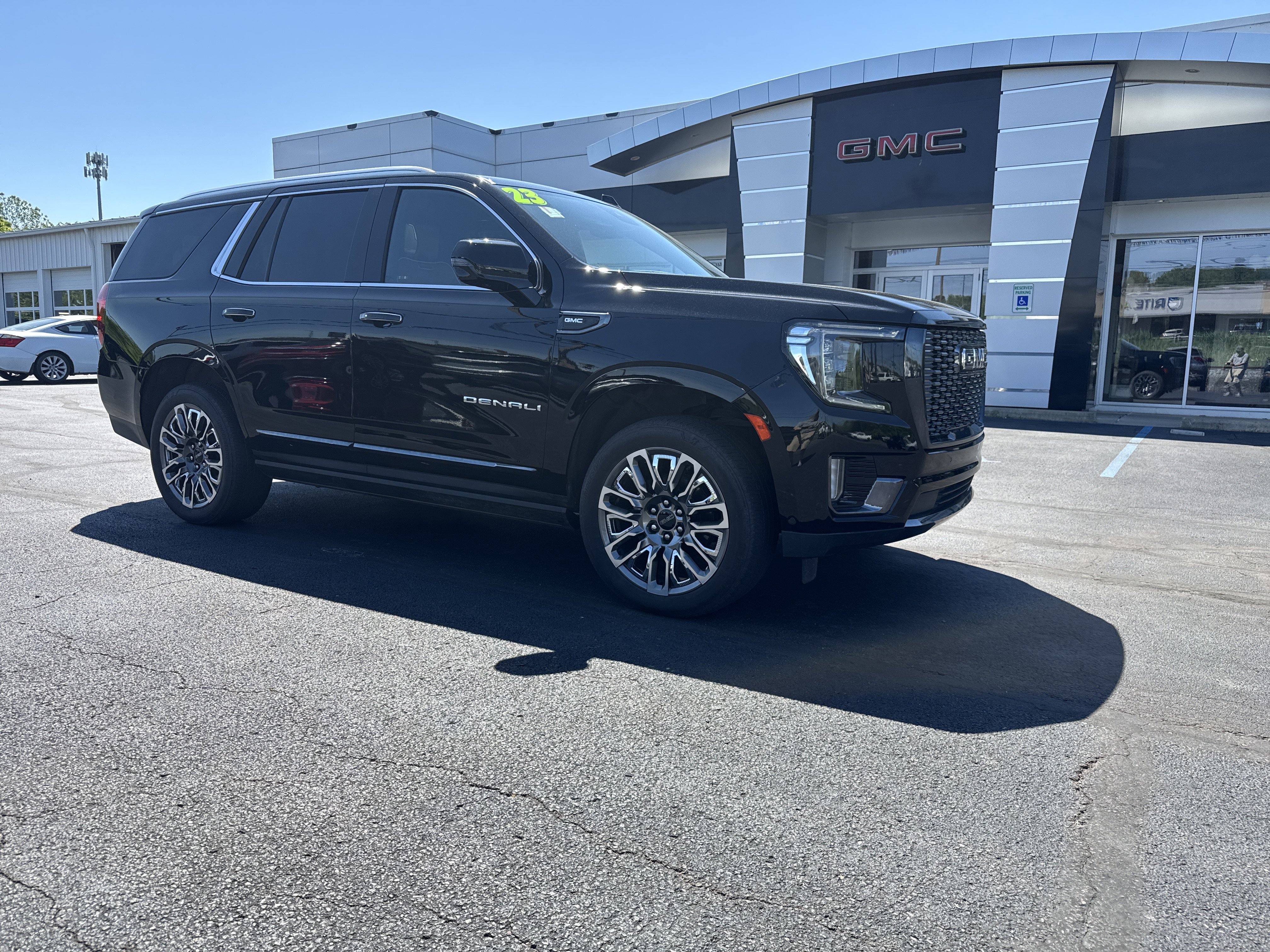 Used 2023 GMC Yukon Denali Ultimate AWD/4WD video 3