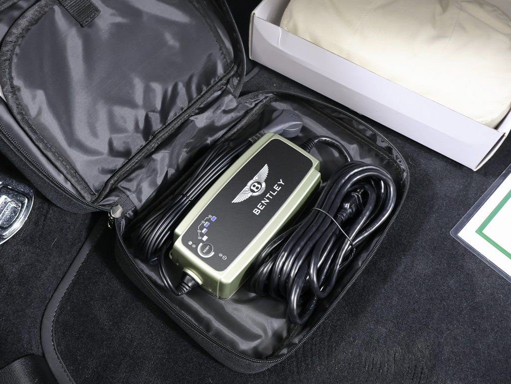 Used 2024 Bentley Flying Spur V8 image 55