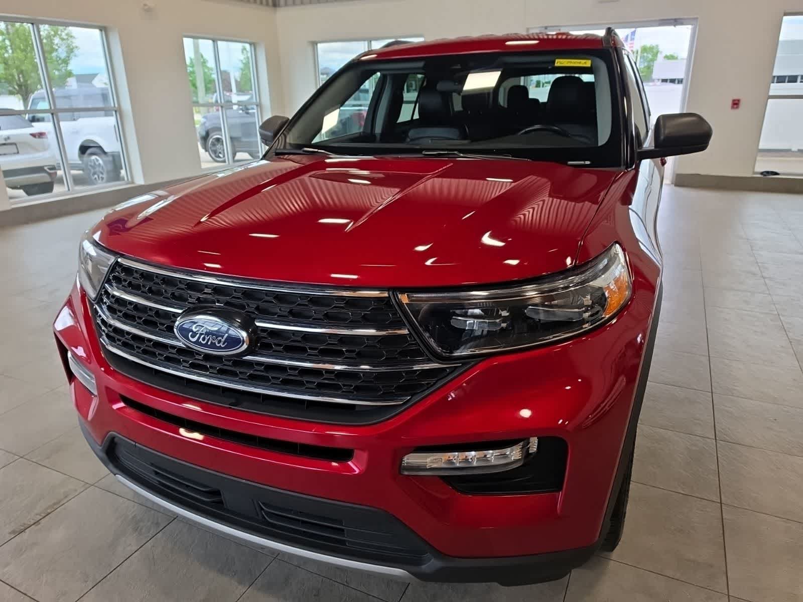 Used 2023 Ford Explorer XLT w/ Equipment Group 202A AWD/4WD image 2